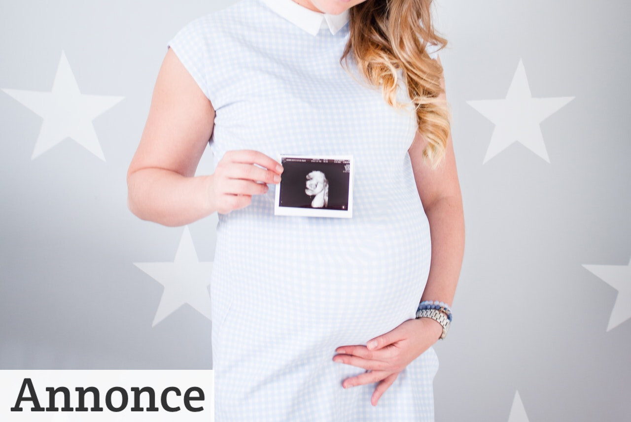 Gravid kvinde med scanningsbillede